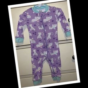 3/$20 •Little Me 12m baby girl sleeper💜EUC💜